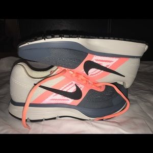 Nike Pegasus sz 6 Grey/Coral/White